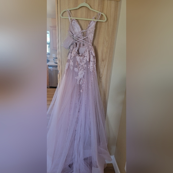 Lace Aplique Deep V Neck Trumpet Gown, size 6, Prom dress - Picture 15 of 16